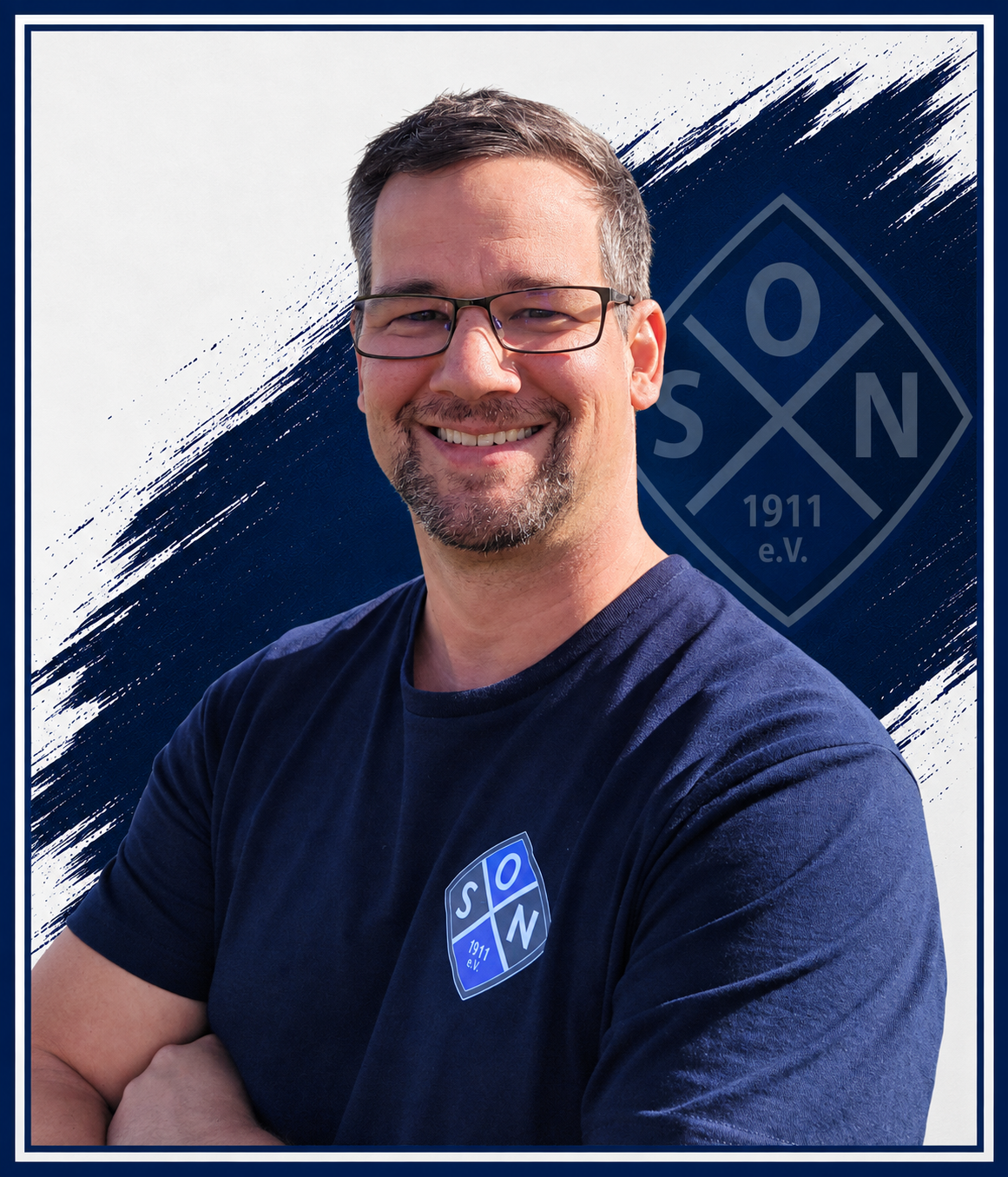 SON-Sören https://olympia-neulussheim.de/wp-content/uploads/2026/10/SON-Staffportrait-vor-Vereinsgrafik.png